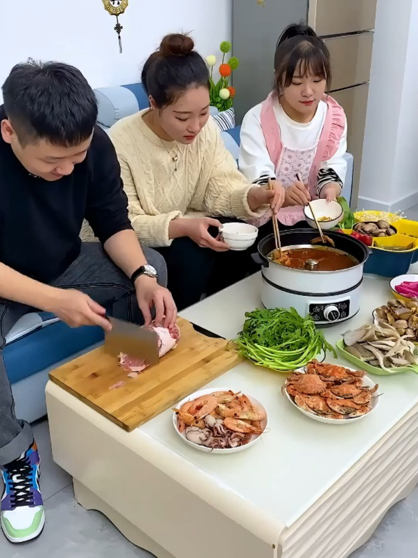有了这个不锈钢切肉机,冻肉蔬菜水果都能切,现切现吃太方便了!