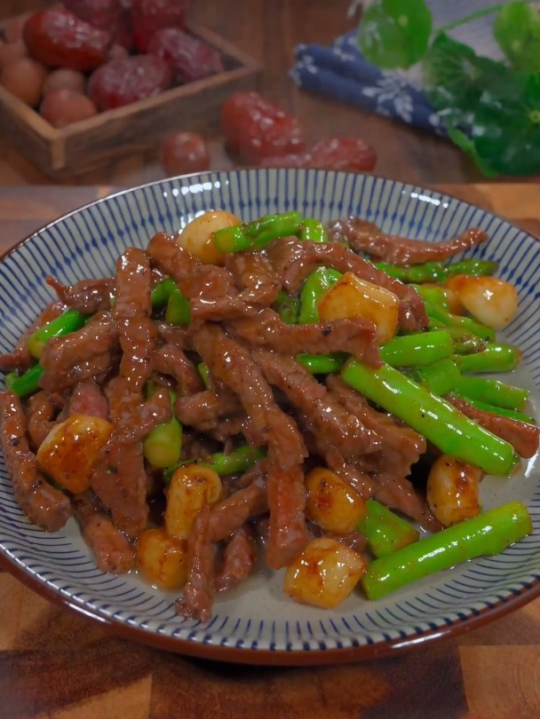 不知道吃什么菜,可以试试这道芦笋黑椒牛柳,太下饭了