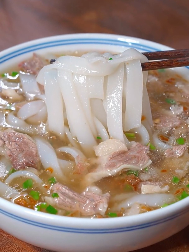 早餐要吃得有营养,我会给孩子做这个清汤牛肉粉