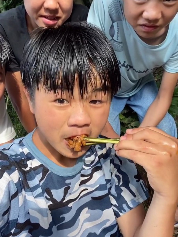 竹筒墨鱼味道太好了,人多肉少不够吃