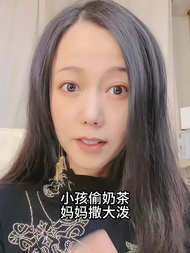 小孩偷奶茶,妈妈撒大泼