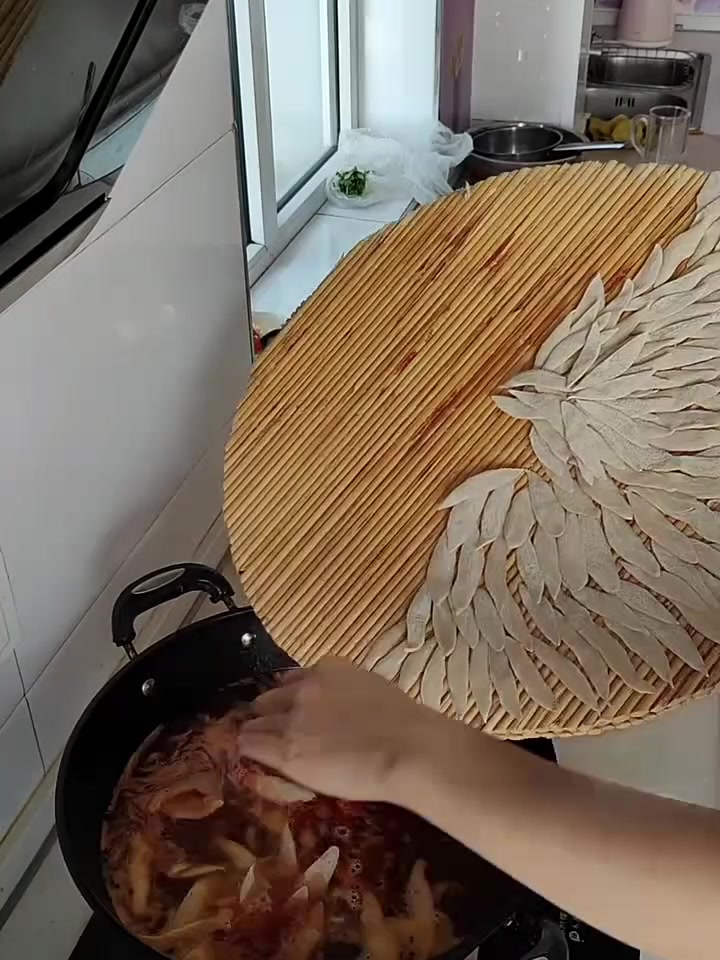 土豆白菜煮面条老好吃了