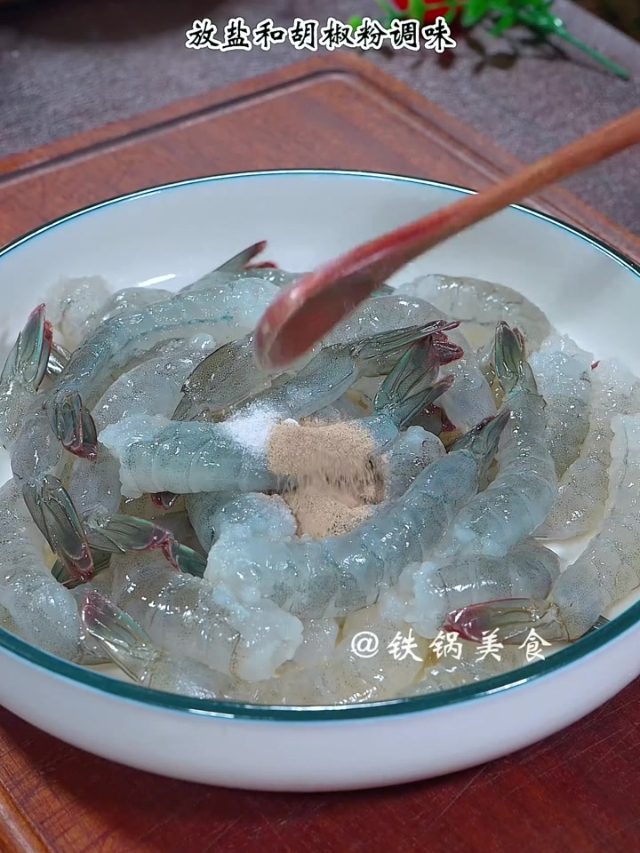 你就给它做这个糖醋大虾,酸酸甜甜的,小朋友们都喜欢