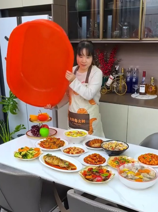 每次去邻居少妇家,她都用这个加热菜板帮我热菜,我感觉好幸福