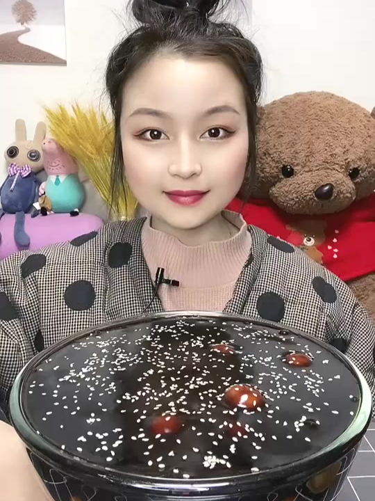 美食吃播:红糖汤圆