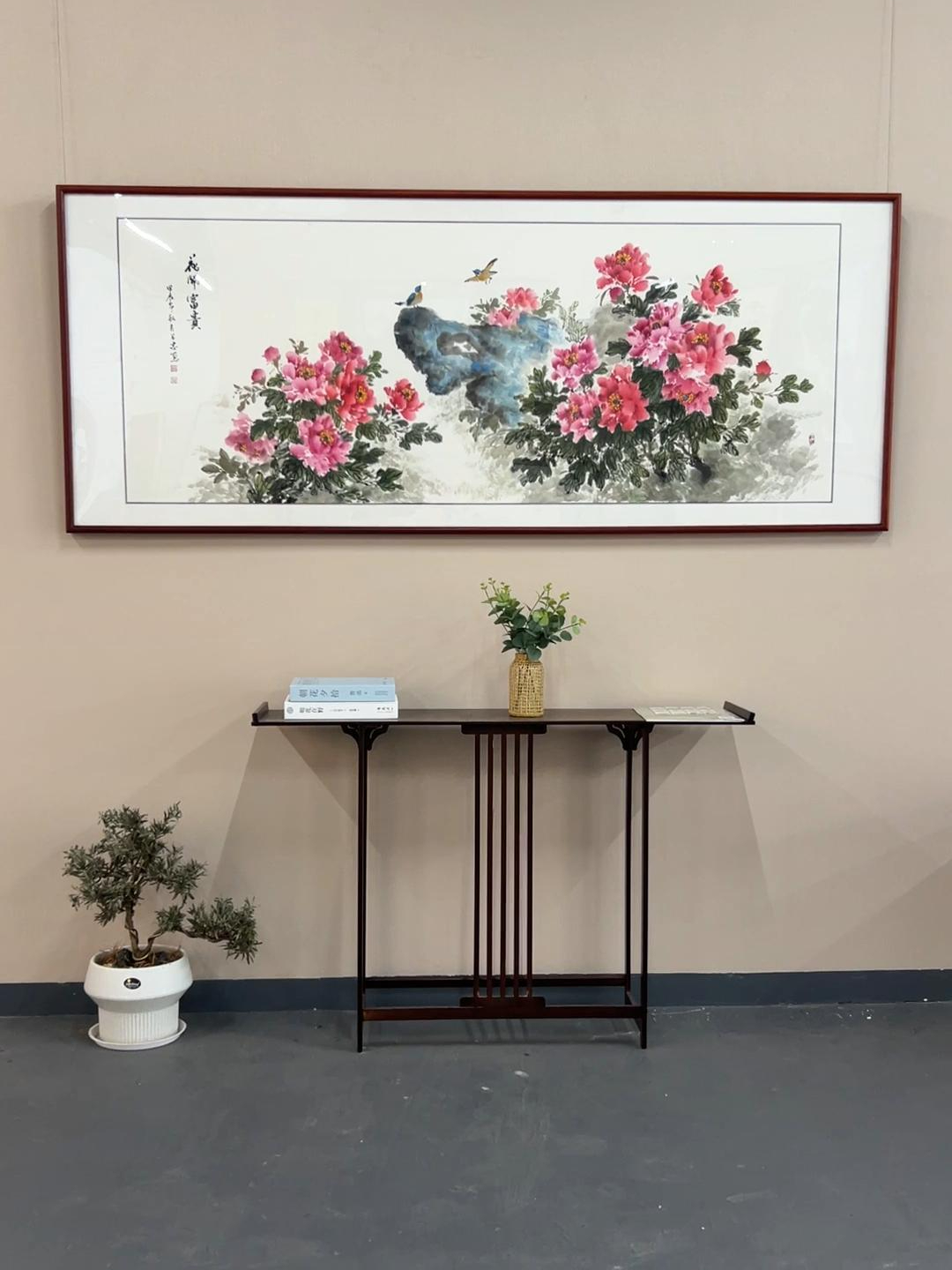 这幅牡丹挂在沙发背后也太好看了,寓意富贵吉祥