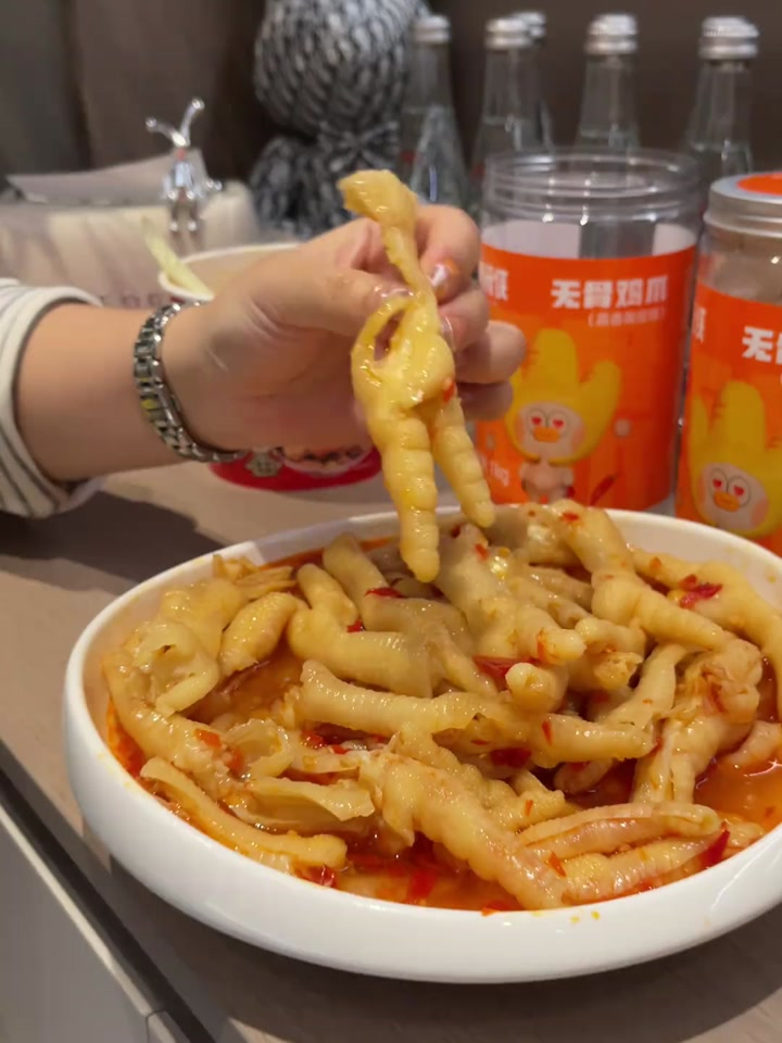 脱骨侠无骨鸡爪:个大肉厚,酸辣巨赞