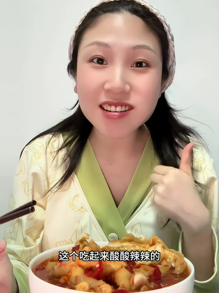 脱骨侠无骨鸡爪:肉厚紧实,酸辣舌尖美味音符