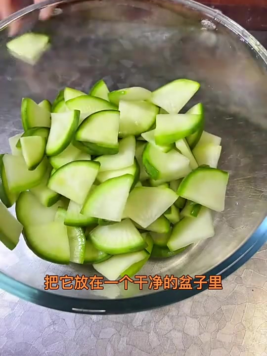 开胃下饭又爽口的萝卜花生米咸菜,简单便宜还好吃