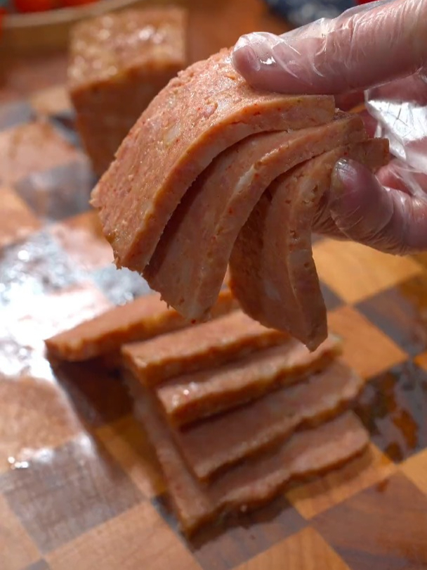 火腿肠午餐肉不要去买给孩子吃了,自己在家做,既好吃又安全卫生