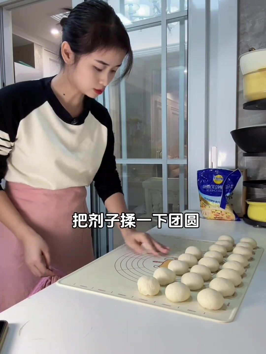 ③周末时光,今天做了3种口味的小披萨,一次多做点放冰箱冷冻~