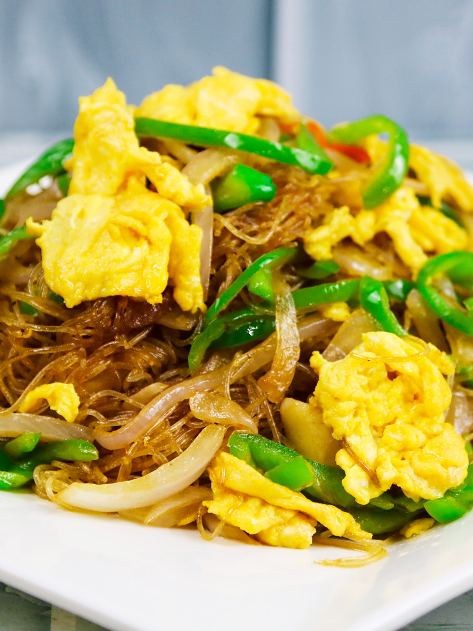 粉丝炒鸡蛋怎样做才好吃?学会这一招,粉丝入味不粘连,太香了
