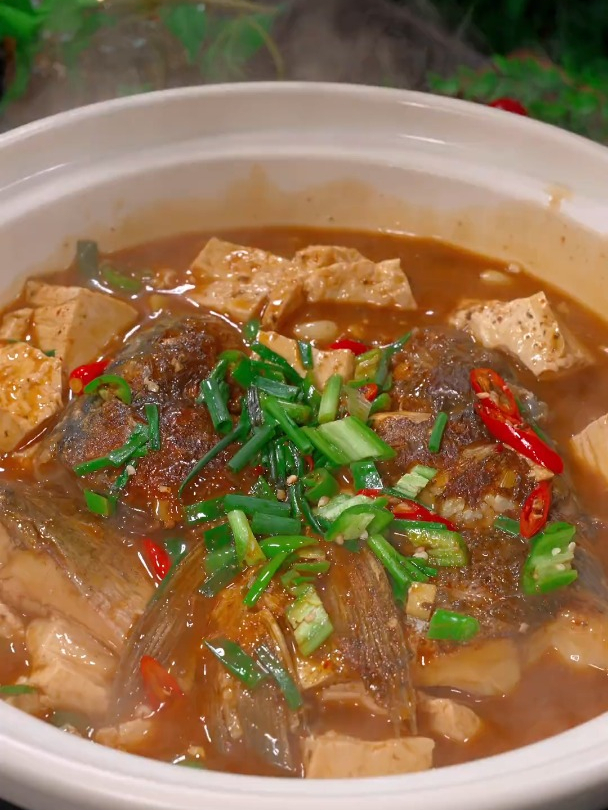 以后想吃鱼头了,你就像我这样做个鱼头炖豆腐,豆腐软嫩又入味