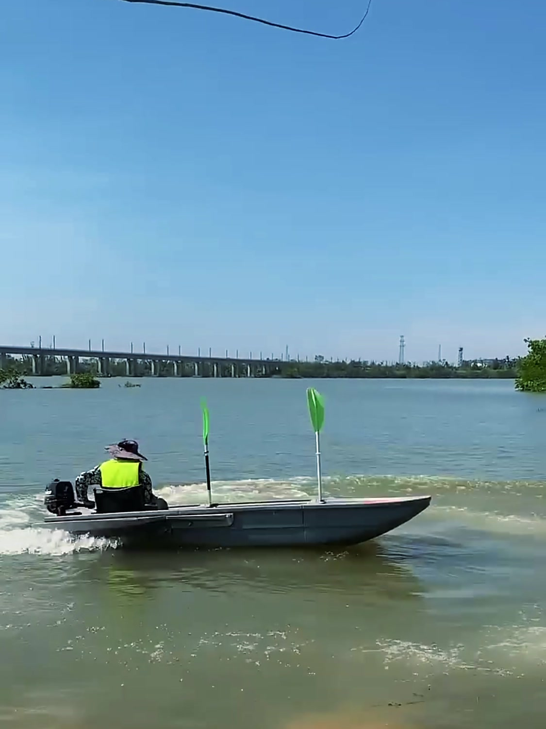用电动车就能牵引的,单人钓鱼船!