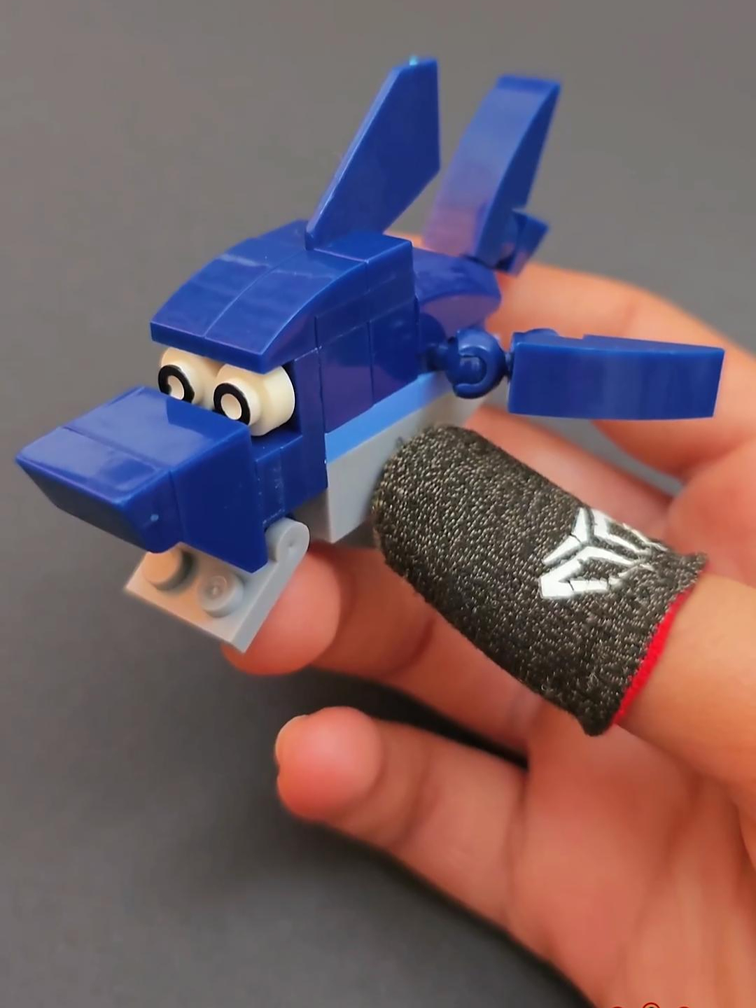 我用积木拼搭了一条鲨鱼