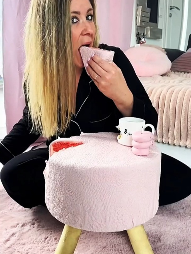 没想到美女家里的物品都是蛋糕做的