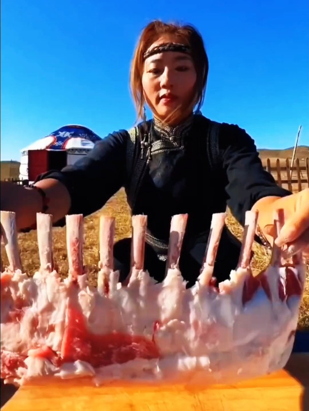 温州今年突然火了一款切肉刀,叫“龙泉剔骨刀”,锋利耐用还美观