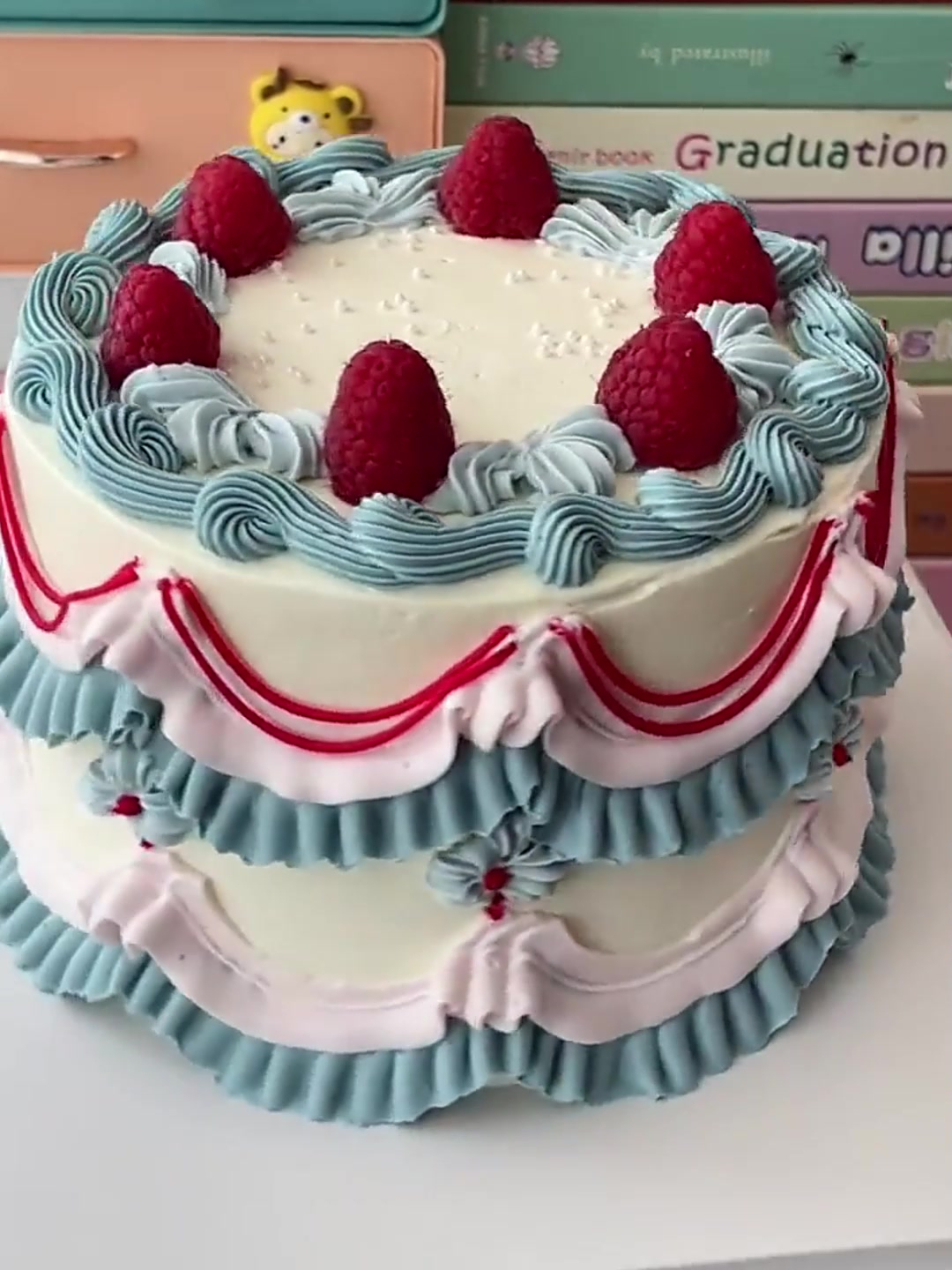 沉浸式制作草莓生日蛋糕