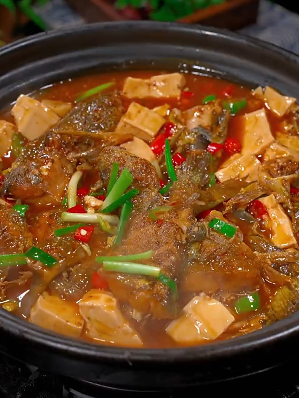 以后想吃黄骨鱼了,就像我这样做个黄骨鱼烧豆腐,吃起来非常入味