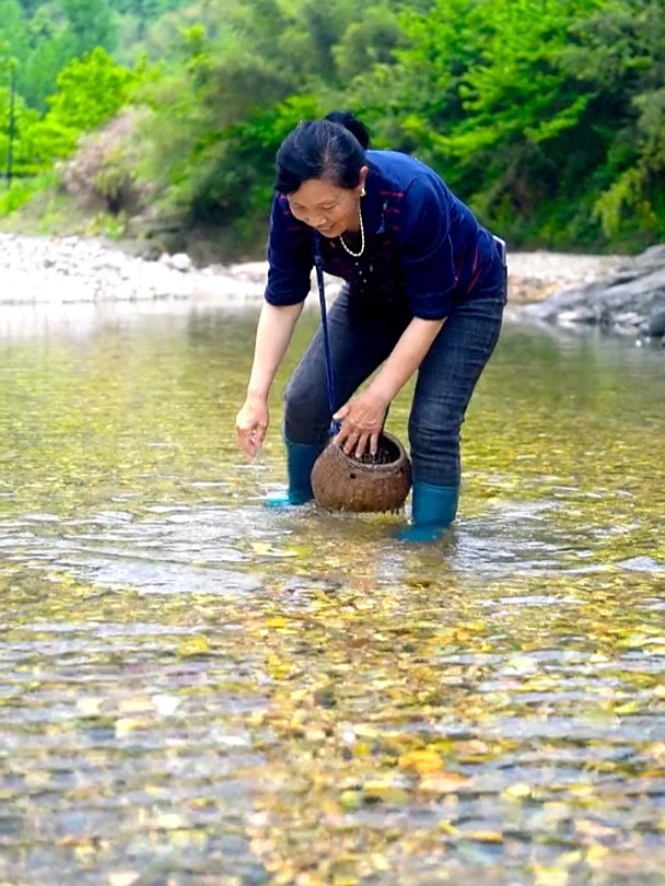 好久就没吃龙虾太馋了,蒜蓉龙虾抓紧学起来!