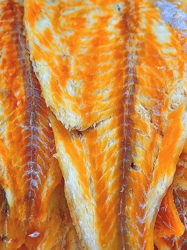 烤鳕鱼片上桌,鲜香氛围瞬间浓