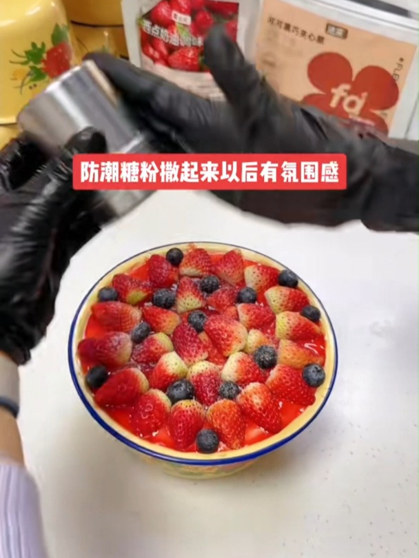 有了这个老式搪瓷碗,在家就能做搪瓷盆草莓蛋糕了,方便又实用!
