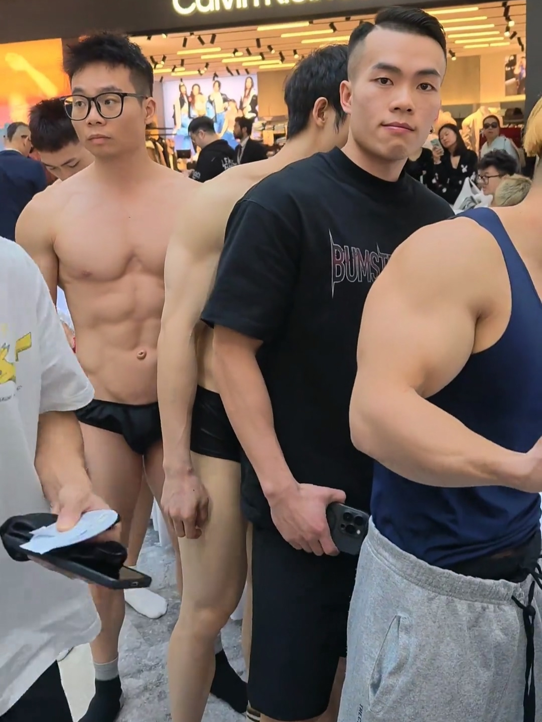 健美比赛肌肉帅哥