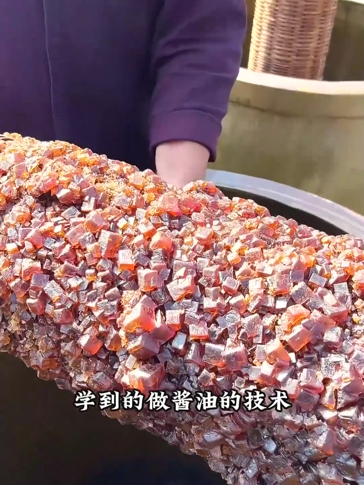 创作灵感 百年传统工艺制作的中坝酱油炒菜烧肉放点调味,鲜香美