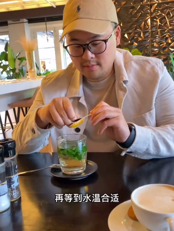 在荷兰喝上蜂蜜薄荷茶,基本上就离冬天不远了