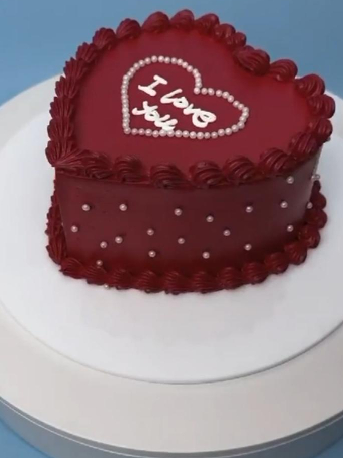 红色奶油生日蛋糕装饰