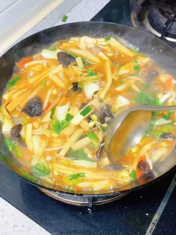 不知道中午吃啥吧一定要试试这个家常烩饼