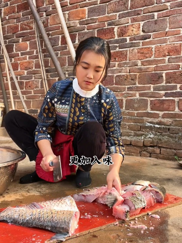 湖南的腊鱼有多好吃,鱼肉干香紧实,炒干辣椒真的太香了