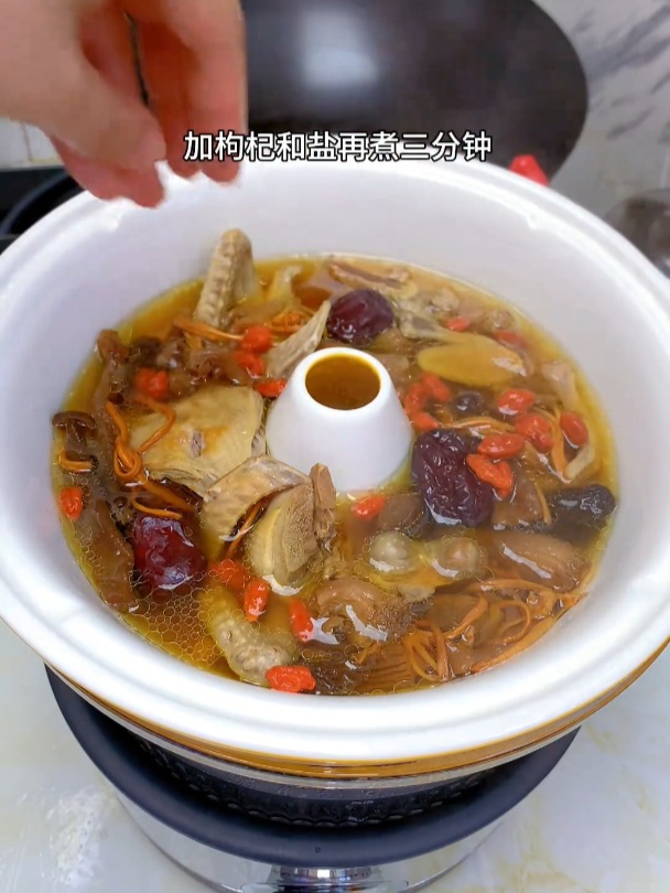 鸽子汤怎么炖营养又好喝,教你正确方法,营养胜过三只老母鸡