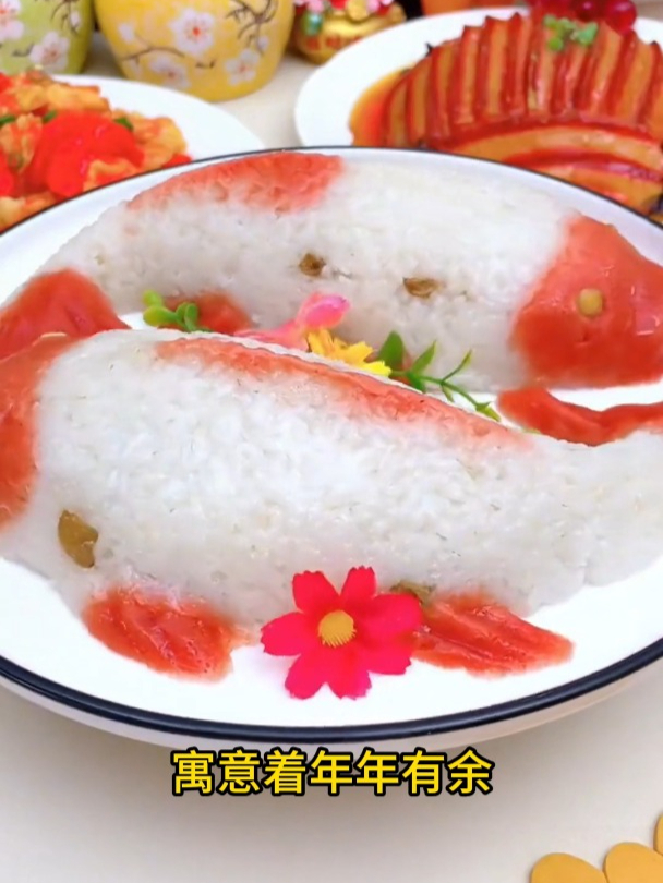 快过年啦,餐桌上怎么能少了这个年年有鱼八宝饭,香香甜甜真好吃