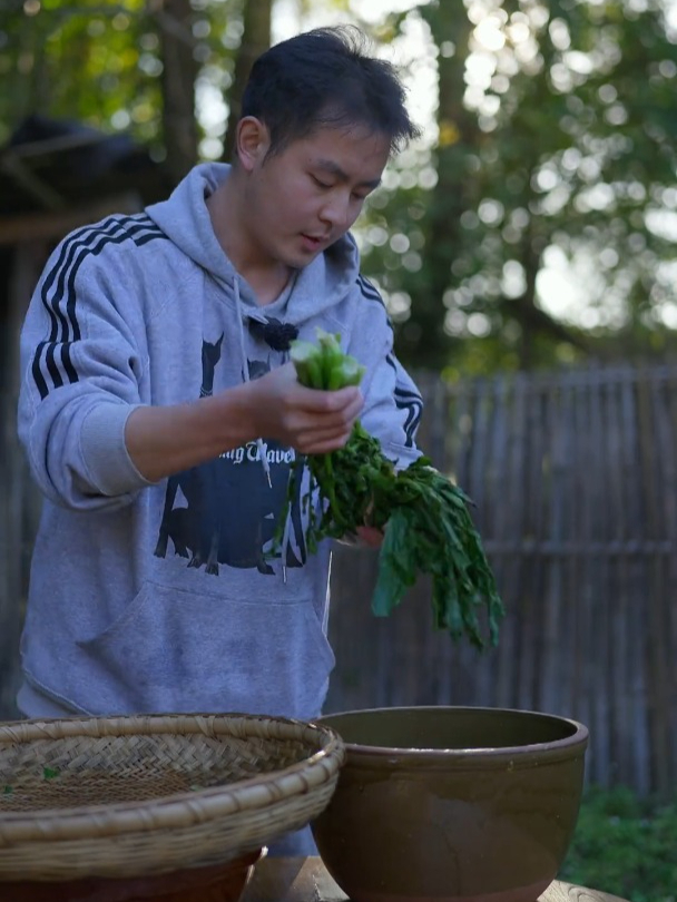 用萝卜缨子腌酸菜,做了咸菜滚豆腐,这是最适合冬天的一道菜