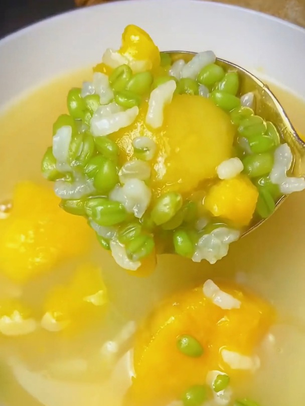 青麦仁,用来煮粥、炒着吃、掺在大米里面蒸都好吃,家里人都爱吃