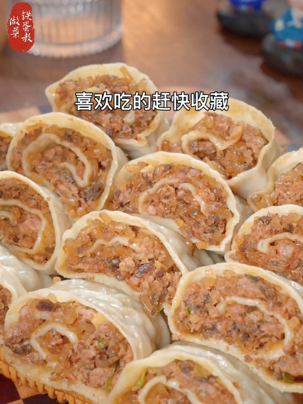今天做的这个梅干菜肉卷子真的太香太好吃了,皮薄馅多做法还简单