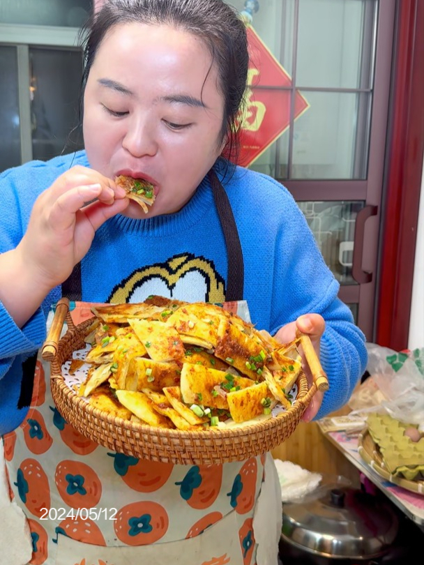 有没有爱吃酱香饼的宝子啊 今天做这个酱饼家庭做法完全能出摊了