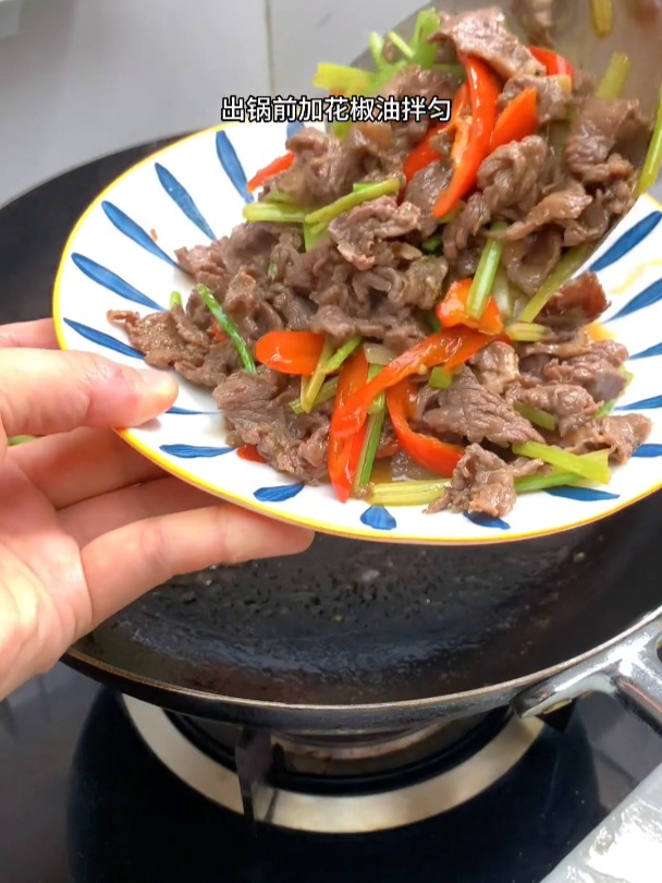 芹菜炒牛肉,牛肉鲜嫩不柴,做法简单好吃又下饭