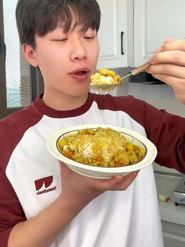 咖喱鸡肉饭这么做,热量比饭店不知道低多少,懒人做法!