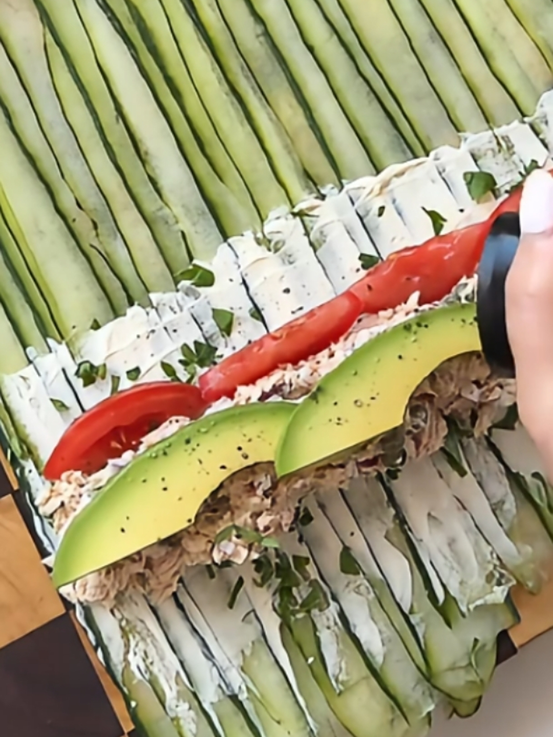 想要减脂又美味?吞拿鱼沙拉黄瓜卷,轻松解决你的吃货需求