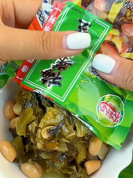 梅菜花生在开胃上那叫一绝,甄选上等梅菜花生,打造极致口感!