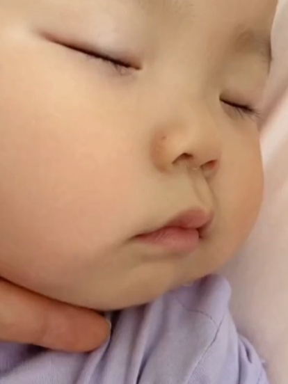 我种的绿豆发芽了,冒出嫩绿的小芽