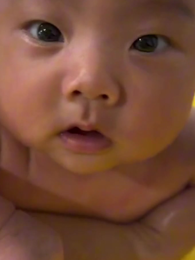我用彩泥捏了个小蛋糕,上面还有蜡烛