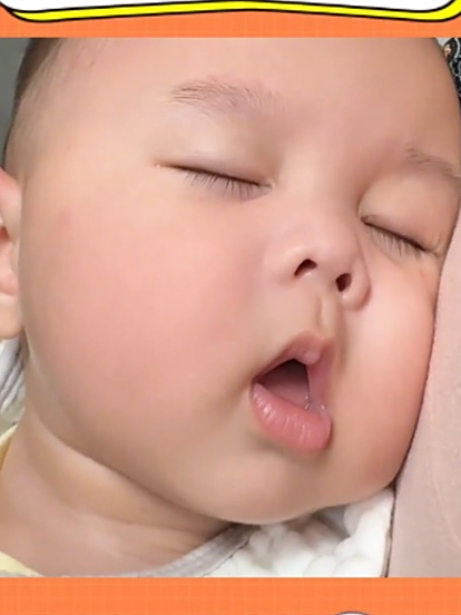 我用彩泥捏了个小美人鱼,尾巴长长的