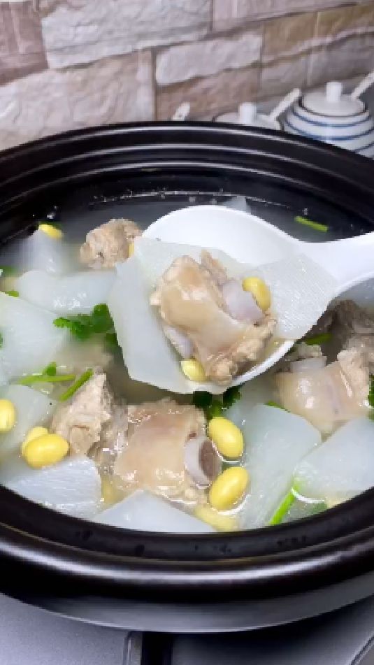 排骨黄豆萝卜汤
