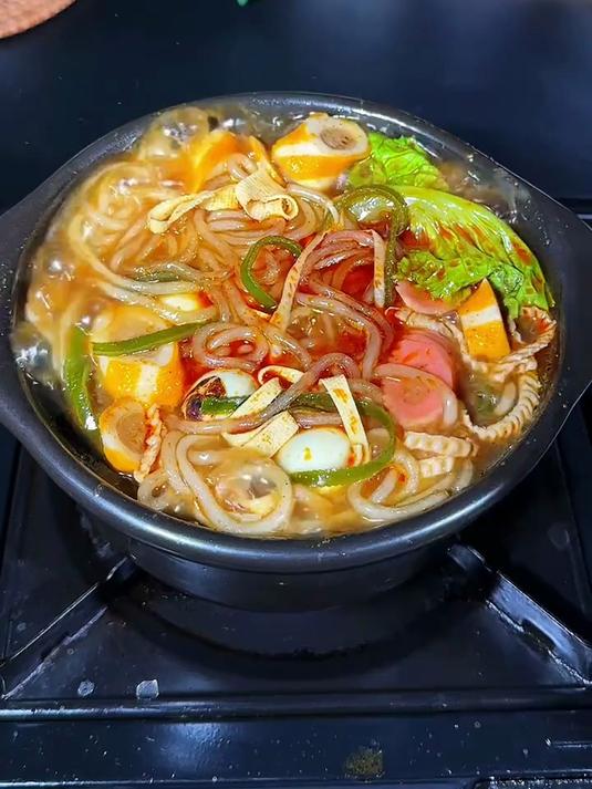 外面卖十五一份的老式砂锅麻辣烫