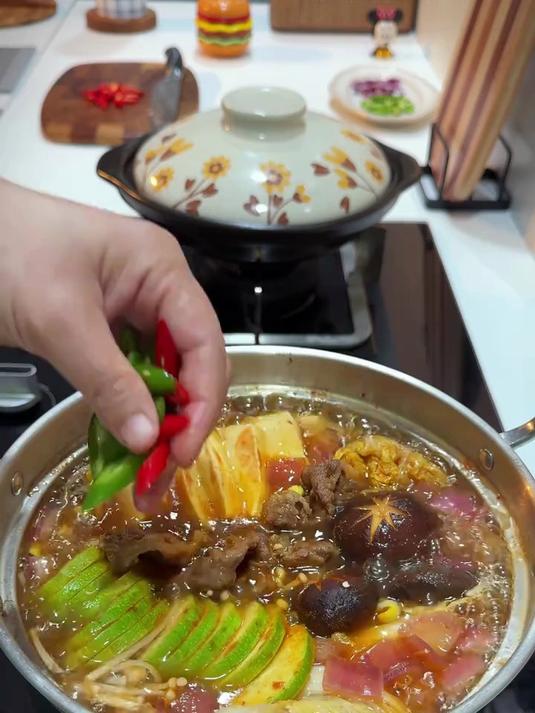 一到冬天就想喝热乎乎的汤,这个韩式泡菜汤,酸辣爽口又开胃