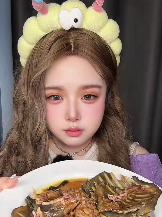沉浸式吃麻辣甲鱼一如既往的好吃啊啊