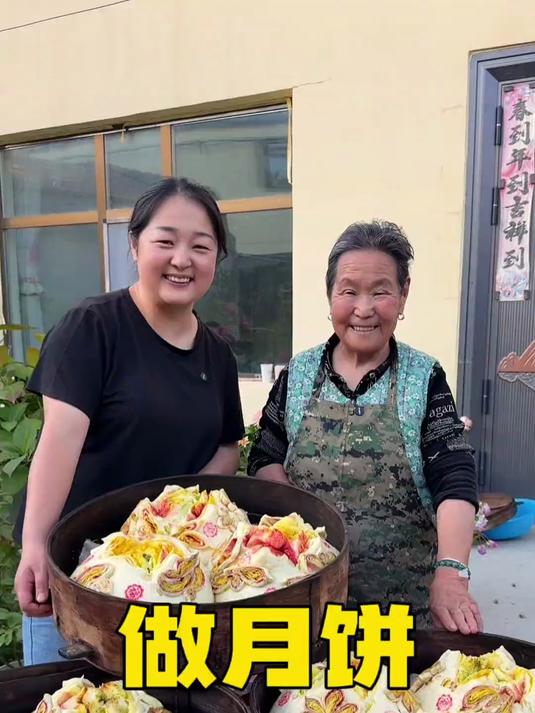 今天和奶奶做青海月饼,以后的日子一定要比月饼甜啊